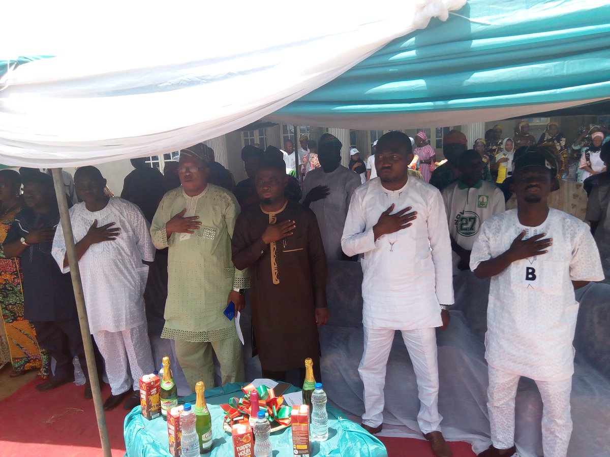 EdenorthAC's tweet photo. The commissioning of a Brand New 500KVA transformer at Oke Awere Community, Owode Ede donated by Hon. Mukaila Uthman led administration of Ede North Area Council. @OSUN_APC @raufaregbesola @AdeyemoWazir @OsunDefender @OsunInformation @osbcng @APCYouthLeague1 @prinxadeyemi https://t.co/PltQE4w6aJ