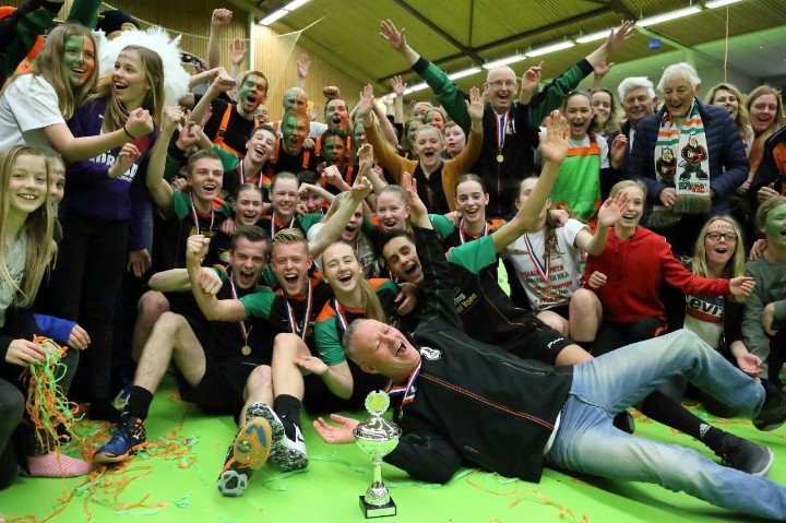 Harkema/Frigro/Invicta B1 is Nederlands kampioen! Dalto/Klaverblad Verzekeringen B1 werd met 23-18 verslagen. #simpelisfanvankorfbal