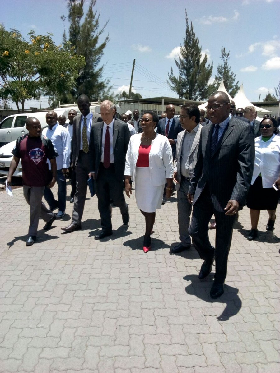 TheBloodLink's tweet image. CS Health @SicilyKariuki together with @USEmbassyKenya @BobGodec and BLF Director Joe Wangendo officially launch the MOU between @TheBloodLink and @NairobiCityGov at Mama Lucy Kibaki Hospital. The MOU is geared towards improving maternal health in Kenya. #BloodIsLife #DonateNow