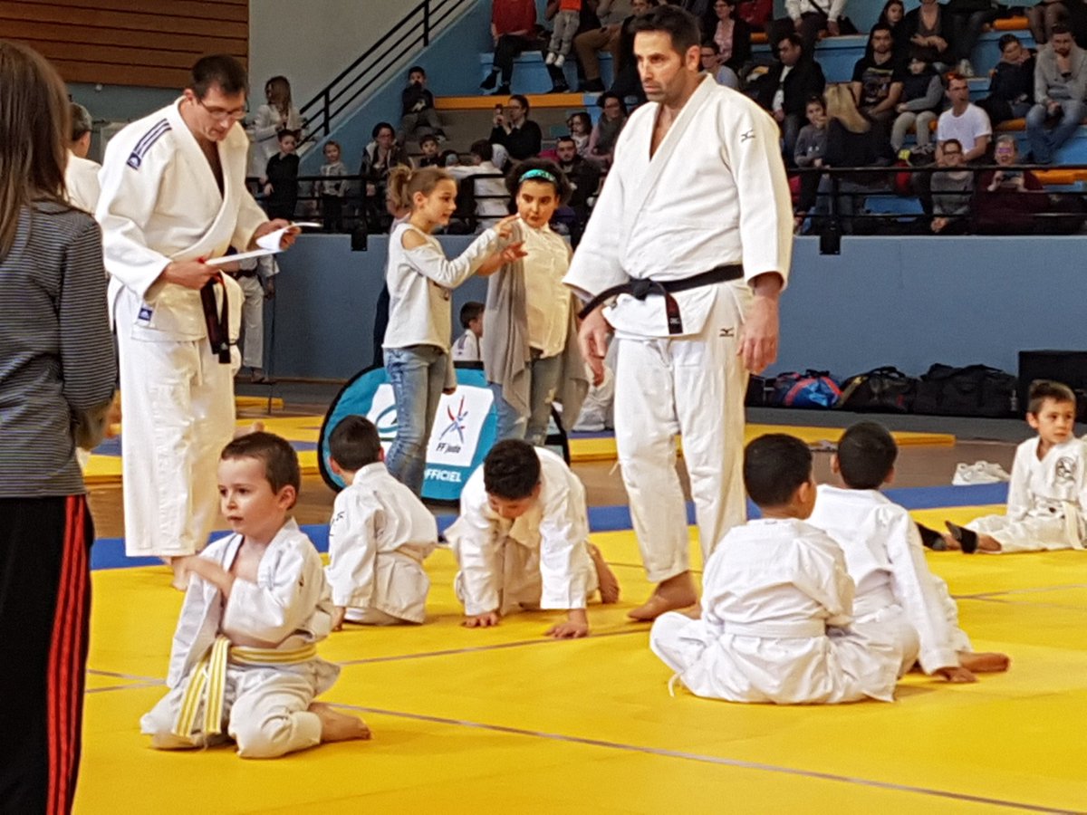 nadphotocom's tweet photo. Ateliers educatifs et sportifs avec le Comité judo du @Departement_AIN et @ca_centrest : une journée d'échanges et d'apprentissage des valeurs du sport aux enfants #judo #sport  #ecoledelavie #partenaire territoire @ffjudo_officiel et Seb Chambard vice champion monde veterant https://t.co/Gw6VqZwfsO