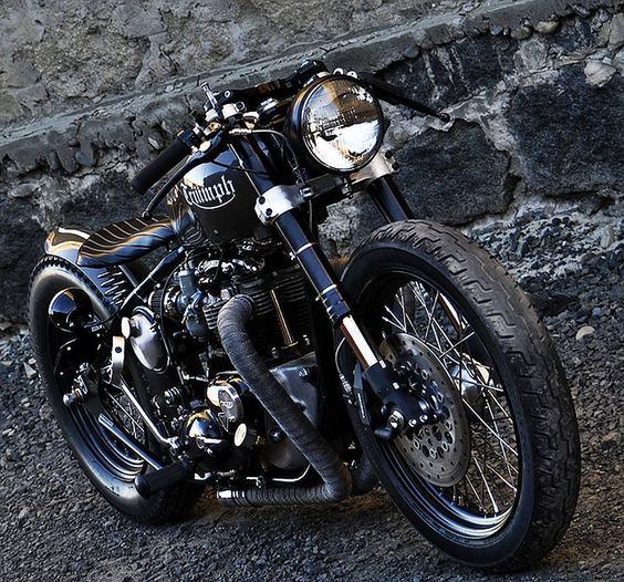 BikeVX's tweet photo. #triumph #harleydavidson #bobber #chopper #customTriumph #customHD https://t.co/SMcrfVneOS