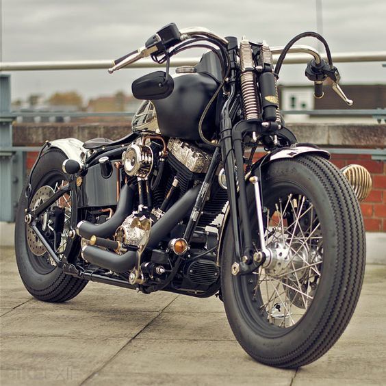 BikeVX's tweet photo. #triumph #harleydavidson #bobber #chopper #customTriumph #customHD https://t.co/SMcrfVneOS