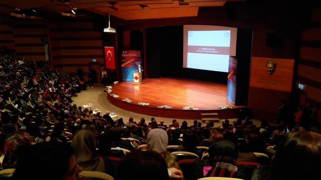 BK_Darica's tweet image. Türkiye Özel okullar Derneği&apos;nin organize ettiği Eğitim Teknolojileri Konferansında Robotik Kodlama öğretmenimiz Fadime Çetin &quot;Sploder ile kendi eğitsel oyununu tasarla&quot; başlıklı sunumunu sundu. @ozgeeasln @metinfer @SevincCiler #bkegitek