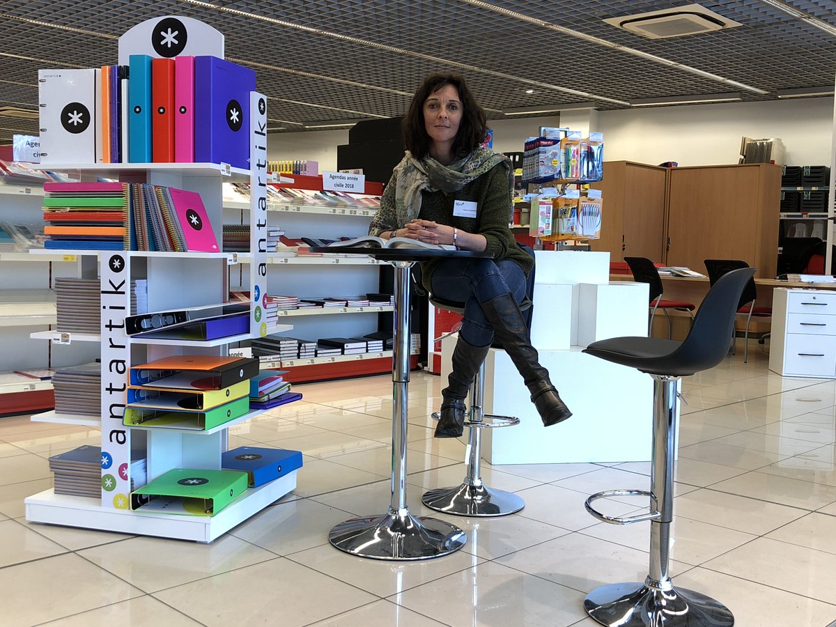 HyperburoLaval's tweet photo. ▶️Pas le temps de vous de vous déplacer au magasin !

Notre commerciale, Fabienne, peut se déplacer dans vos bureaux pour échanger et vous conseiller sur vos besoins et nos offres. 
Entreprises, écoles et collectivités.
Secteur : Dpt. 53 et départements limitrophes. https://t.co/8VUPWMN178