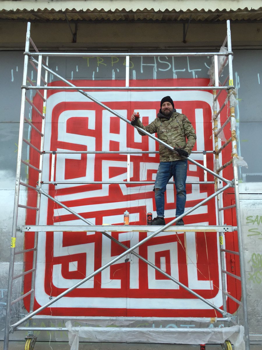 Commissioned spray paint piece for @samuraishot in collaboration with @molotowpraha with a special visit from the Prague Police. #wehaveauthorization #streetart #urbanart #pragueart #czechart #czechartist #kunste #arte #umelec #spraypaint #spraypaintart #graffiti <a href="/MolotowPaint/">MOLOTOW™</a>