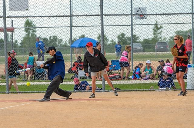 spnslopitch's tweet photo. Umpire Focus
.
#ProvincialPhotos #heysaskatoon #heylangley #heywinnipeg #heymoncton
.
⚾ 🇨🇦 🚀 🍺 ⚾ ⚾
.
Use #spnnationals2017 to share your posts on Facebook, Instagram and Twitter
.
#canada150 #justplayslopitch #littlemountainsportsplex
.
@SPNManit… https://t.co/u6GJJkknaP https://t.co/h1u6CFDAyq