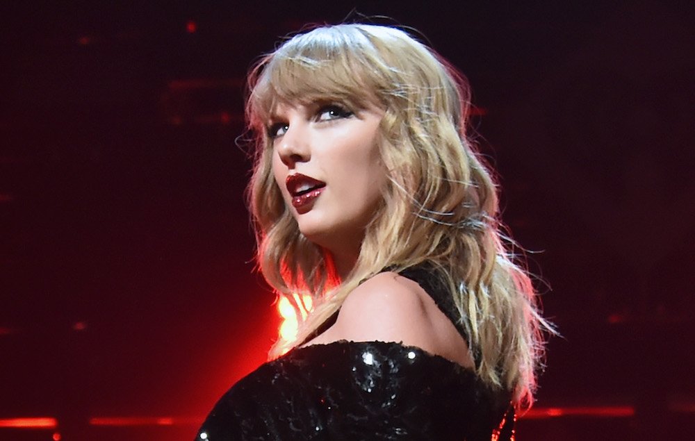 SoundVentMusic's tweet photo. Taylor Swift makes rare political statement to back March For Our Lives https://t.co/xna2oem9X5 https://t.co/WKEbDXWHyn