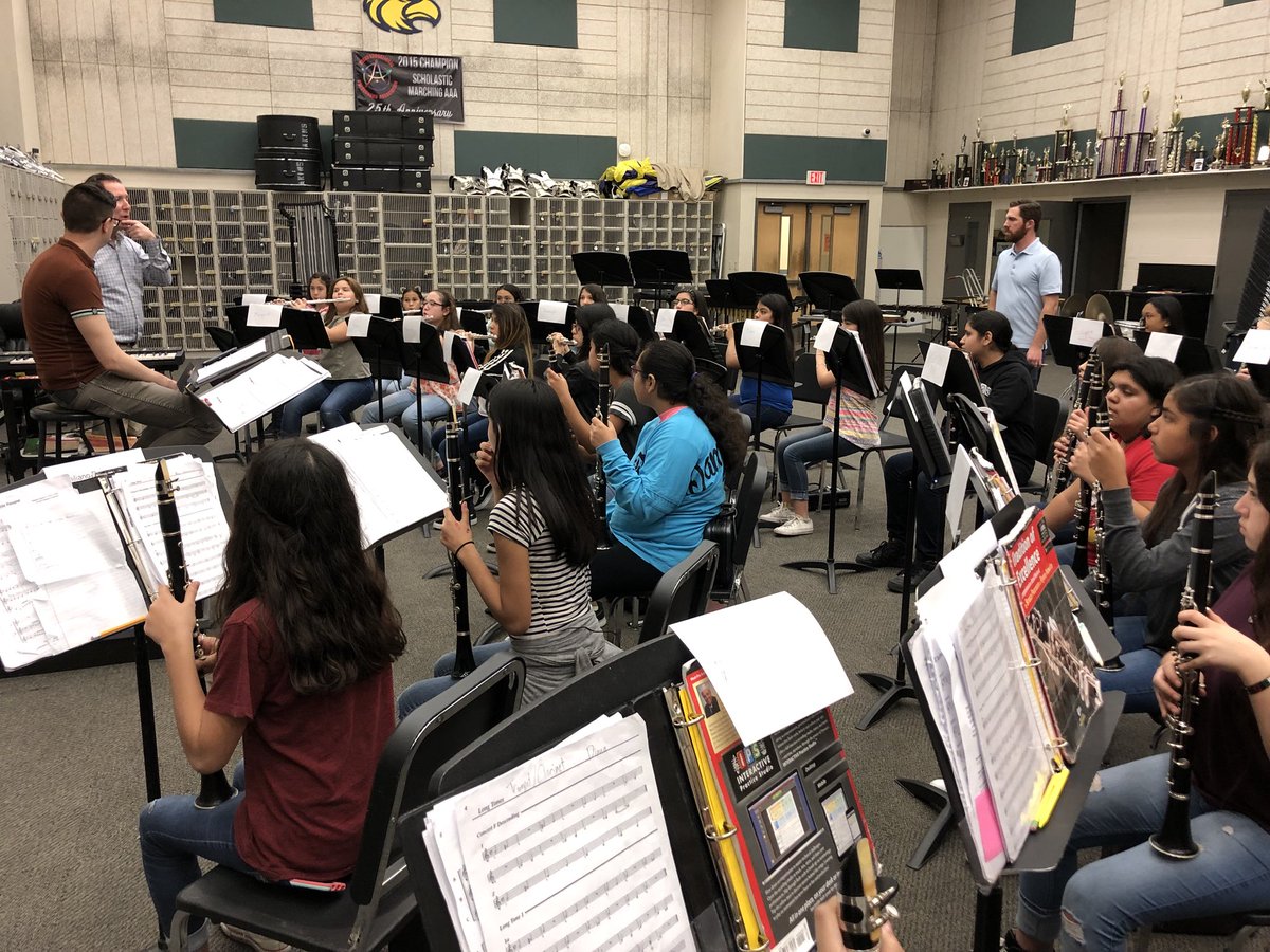 AkinsEagleBand's tweet photo. It’s a great Saturday for Paredes 6th Grade Woodwinds to get some knowledge from Mr. Benzer! What a great group of young future Eagles! @AkinsAISD @ParedesMs @FineArtsAISD #AEBFuture https://t.co/ceiob4H6Tg