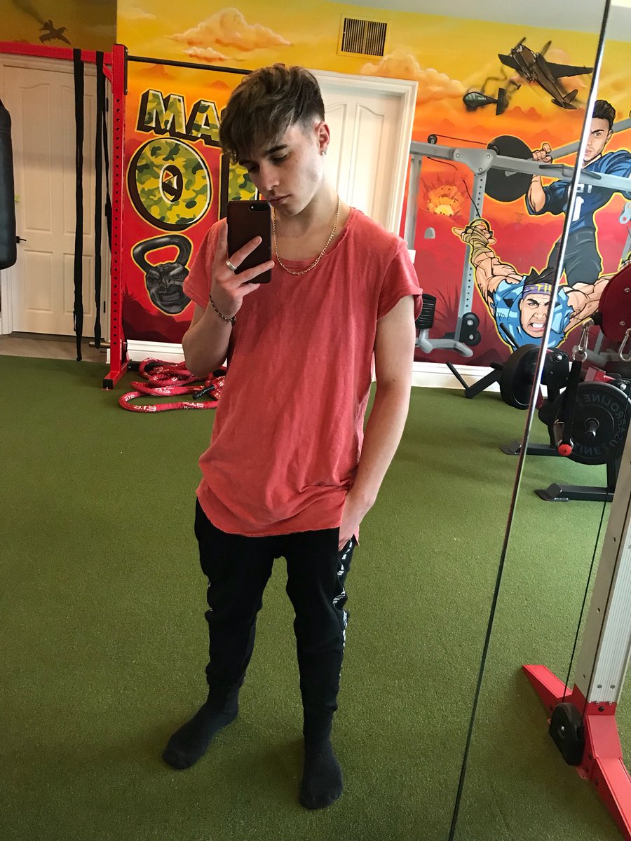 RoadTripTV's tweet photo. Cheeky workout - Rye 🐝 https://t.co/mws42NNOIo