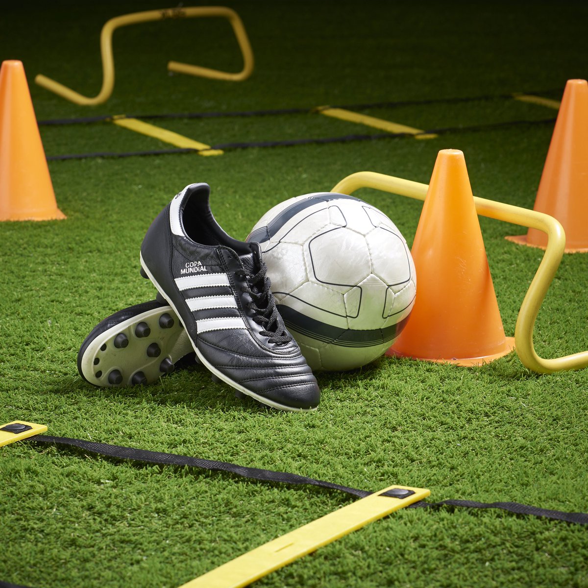 kickitsc's tweet photo. Lots of new equipment ready for the sessions next week!! Working with @LlysfaenFC @PenrhynBayFC @ColwynBayFC @UtdCelts @NefynF @FAWTrust @FAWCoachEd https://t.co/bkJytUlKut