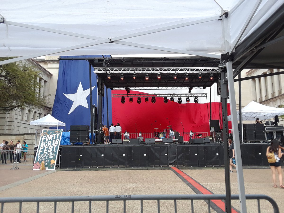 JABox85's tweet photo. Dat Backdrop tho. #Texas https://t.co/rbKHprR2Ax