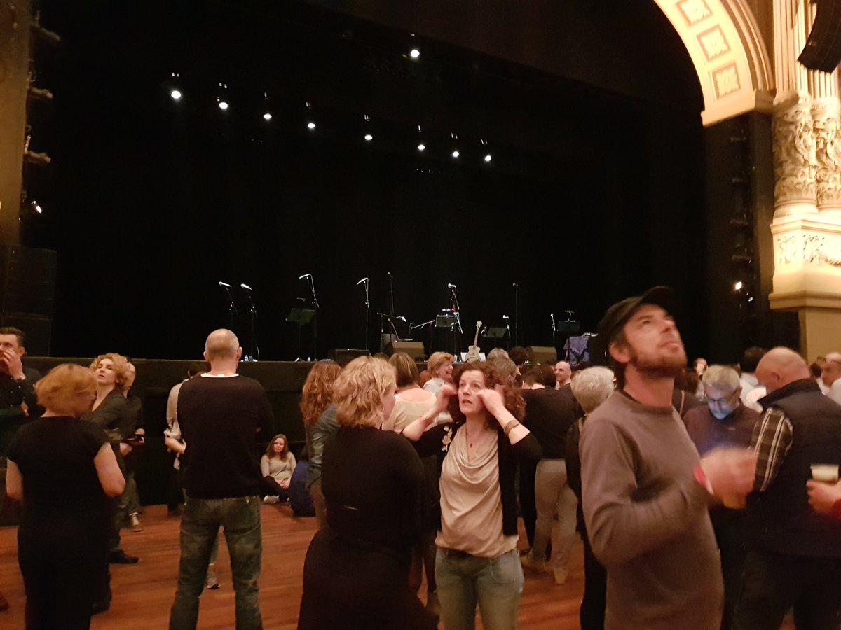 ynwa1959's tweet photo. #Bijelo Dugme de spanning stijgt https://t.co/x7wpLfQvX8