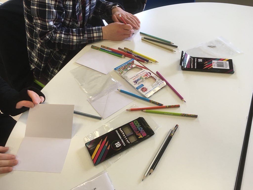 Amazing morning <a href="/UmbrellaDerby/">Umbrella Derby</a> working with <a href="/Simon_C00k/">Simon Cook</a> <a href="/GroovySci/">Debs Cook</a> and <a href="/JoelSmi21086621/">Joel Smith</a> We made Robot Cards and got to meet K9!