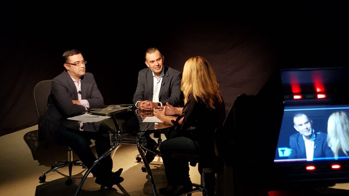 ParaguayTVHD's tweet photo. Seguimos en #TribunaPy con @cespala y @glodelagracia y nuestro invitado de lujo @fanzures estratega y especialista mexicano en mercadeo #ElConsumidorEsElMedio #MKTrendsPy https://t.co/HlDna7pfAG