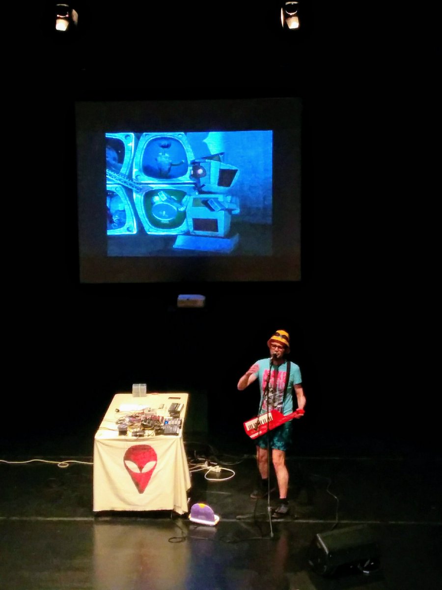 HackLabTerni's tweet photo. Live-set @CobolPongide al #TRMF2018 https://t.co/ecXufzDqnI