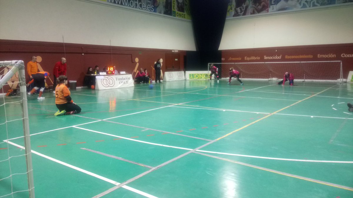 MadridMasIdeas's tweet photo. El 2° partido de la #2aJ1aDivFem fue bastante mejor: victoria contra @vlcgb por 11-4. Goles de @soniacoffee (6), @Esther_tt91 (2) y #CrisLaso (3). Otros 3 puntos para el bote. https://t.co/IXo8Qvh0Bu