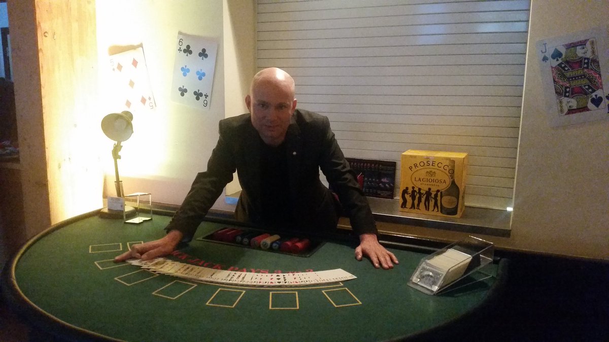 Casino night #cardcheat #sleightofhand #sussexmagician #barnham