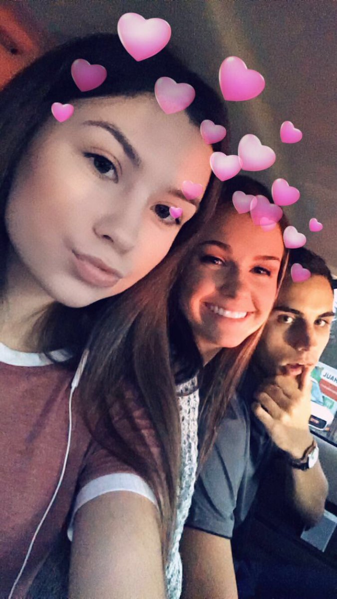 logmclaughlin's tweet photo. happy birthday bailey ! @sandriB1 https://t.co/fah8xsLVae