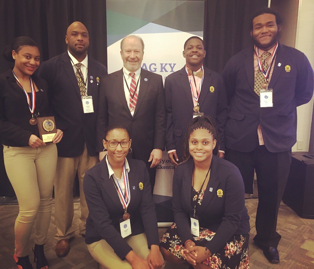 DerbyCityDoc3's tweet photo. Congrats to these great group students of #DossJAGKy for representing and competing in this years #JAGKYCDC2018. Placing 3rd in Service Learning and PBL. @Doss_High @doss_business @JAGkentucky @tcstockwell @terragreenwell https://t.co/Ro5qhbNupE