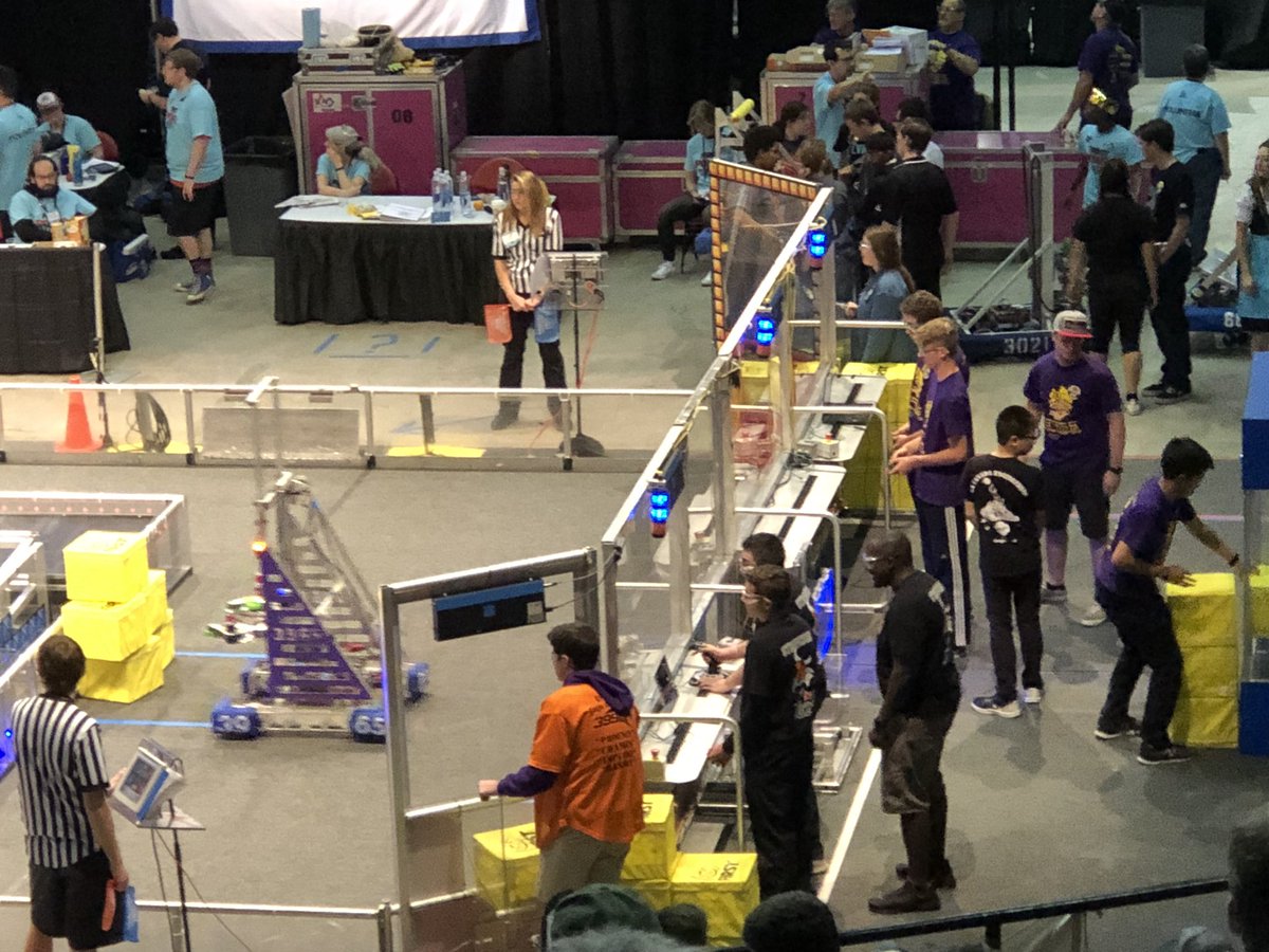 SHS_Dfab's tweet photo. Santana Sultan Robotics are going into the finals round of matches!!!! Go Sultans! https://t.co/g2nVdSyUeB