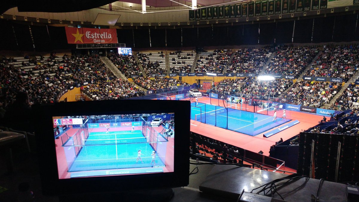 Genial experiencia hoy desde la barrera, comentando la primera semifinal femenina para <a href="/Gol/">GOL</a> junto a <a href="/LaloAlzueta/">Lalo Alzueta</a> !! El estadio a tope para ver a las chicas 🙌 La próxima lucharemos para estar nosotras en la pista 💪💪 #TeamCyC <a href="/ceciliareiter/">Cecilia Reiter</a>