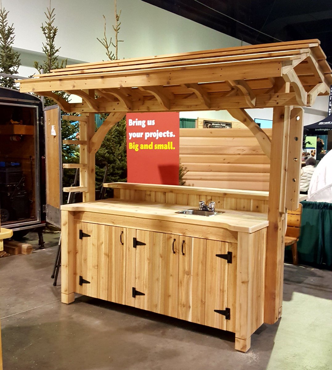 cottagelife's tweet image. Tomorrow is the last day you can enter for a chance to win this beautiful custom deck bar. Stop by the Cottage Workshop at the #CottagelifeShow in Hall 5 and fill out a ballot. Lumber for the project supplied by @RealCedar #HomeHardware
