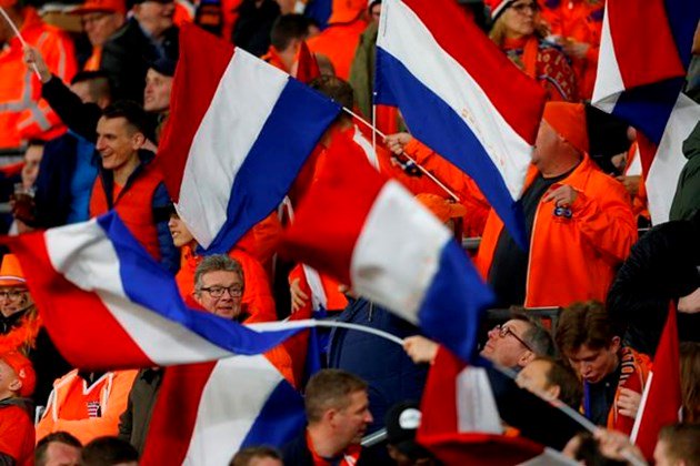 Dutch police detain 90 England supporters for violence.  ottawamatters.com/world-news/dut… https://t.co/qeuudHkDT1