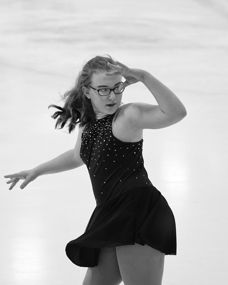 lephotosbytony's tweet photo. US Figure Skating High School Nationals are today in Northbrook, IL. @USFigureSkating #figureskatinglove #prilaga #figureskatingfan #figureskatingphotography #figureskatingteam #figureskating #figureskatingdress https://t.co/w8oivSa6K0