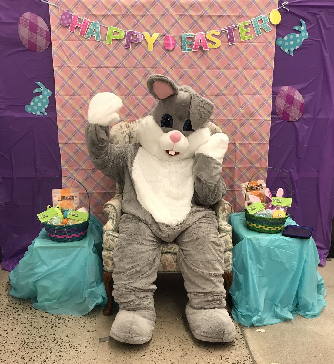 EasterBunny is here, and he is waiting to meet all the cute furry friends that will come in today! #easterphotos #petsmartberlin #welovepets