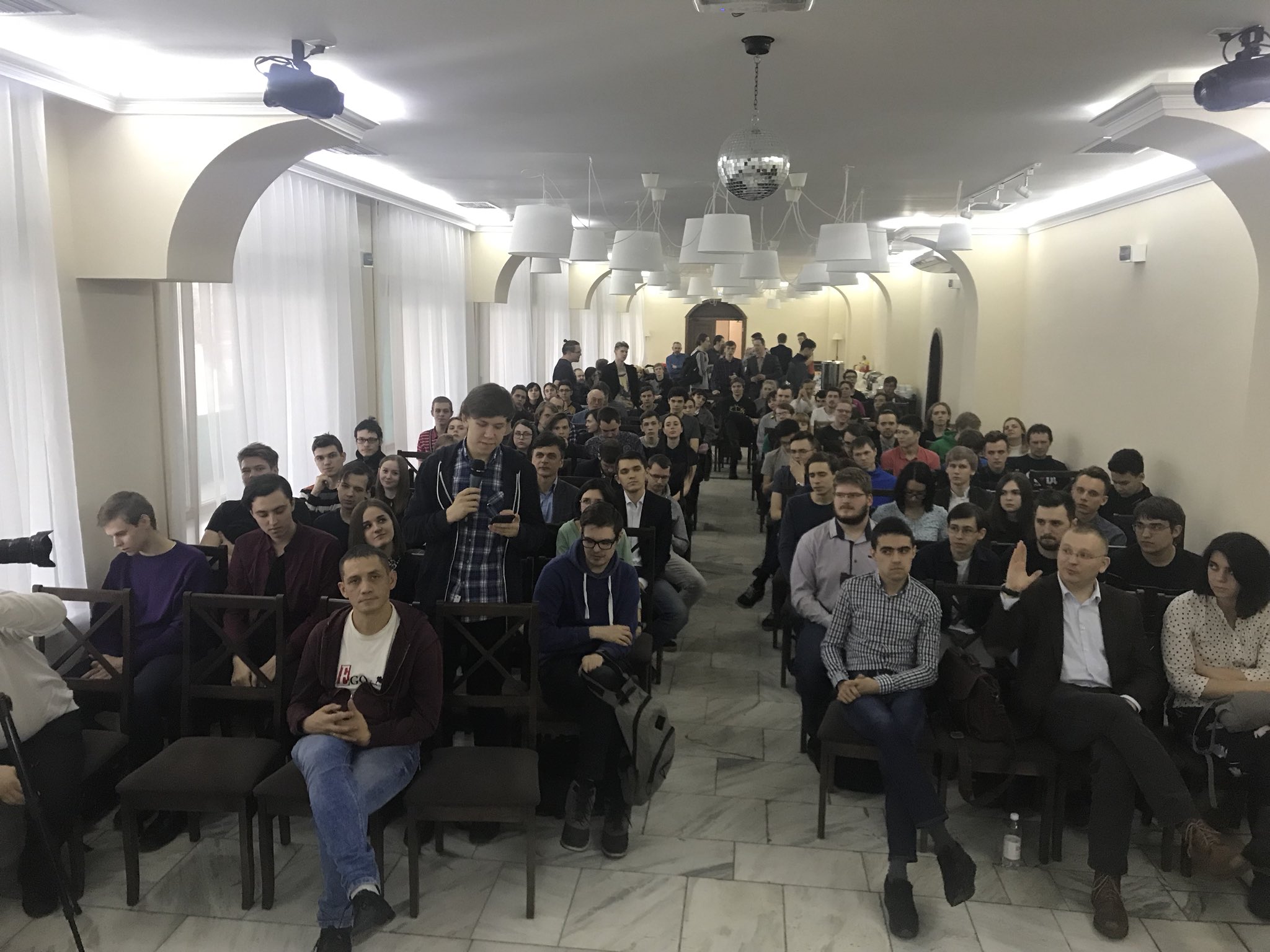 DZECTqYVAAAezLl.jpg:large