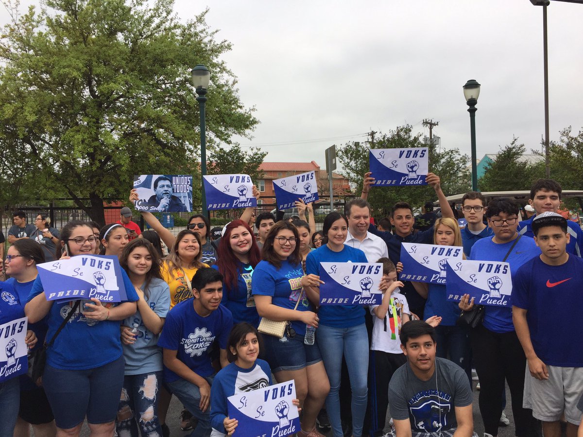LHSVoks's tweet photo. VOKS Blue Strong at the Cesar Chavez March! https://t.co/hnX2s5Y8Rw