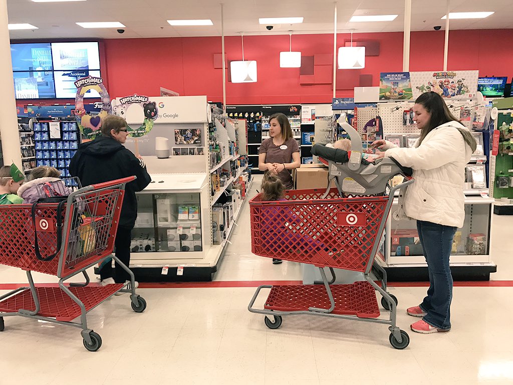 Douglasammm's tweet photo. The North is ready to win the weekend with this Hatchimals event! #bringingjoy #drivingsellswithqualityservice #easterevent #targetnorth @LimeGrace14 @Tlbell21Keith @salamlazkani @rickd0055 https://t.co/8v9QUZV177