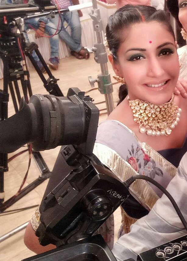 ChandnaFC's tweet image. Don't you just love @SurbhiChandna with wing eyeliner ✔
Nude lipstick✔
And wearing her BRIGHT SMILE❤❤
#ishqbaaaz #RuvyaKiShaadi #ShaadiReady