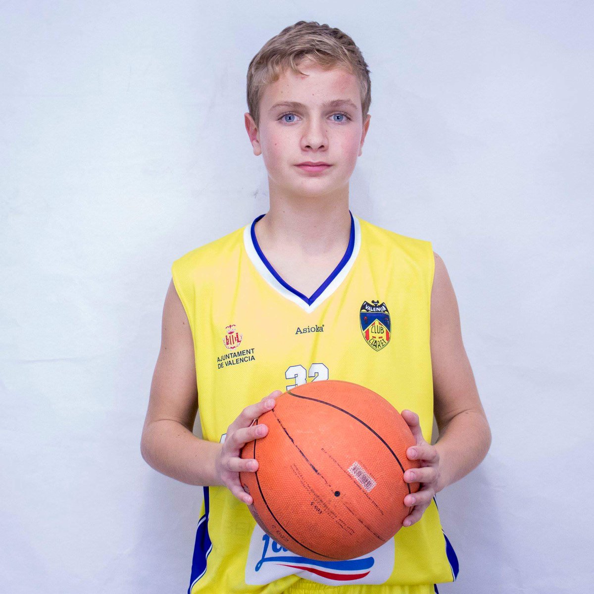 CBClaret's tweet photo. Poco más de 1 hora para el debut de la selección Valenciana Alevín en el Campeonato #mini2018, frente a Baleares.
Mucha suerte Guille y equipo 💪🏀 #Minibasquet https://t.co/U1AaQNQSOG
