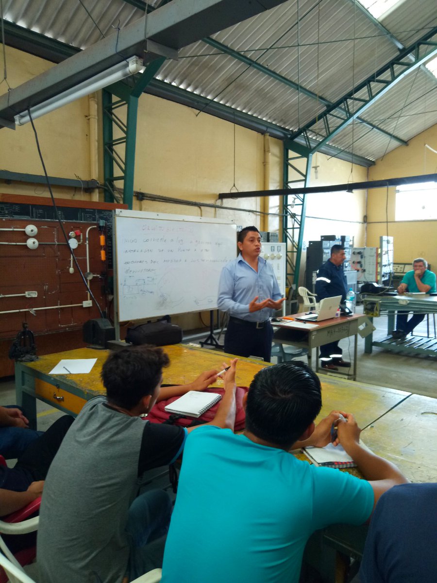 j_aguilar05's tweet photo. Crea tu futuro, crea oportunidades  #SecapTeCapacita.

Inauguración curso de #ElectricistaIndustrial en Centro Operativo Machala - SECAP @Mario_Ecuador @secap_ec @raulclementelh @nayidlara

#SecapParaTodos https://t.co/9zv5zwM3Sy