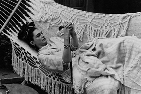 MuseoFKRM's tweet photo. Ofelia Medina interpretando a #FridaKahlo en la película de #PaulLeduc que  llevó por nombre "Frida, naturaleza viva" 

Año 1984 

#VivaLaVida #VivaLaFrida https://t.co/naFoIuSSFU