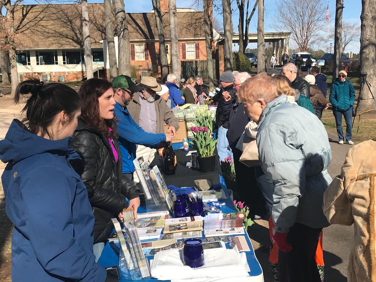NLintheUSA's tweet photo. Flowers, green roofs, lettuce, cider: the Netherlands Market is in full swing in Lake of the Woods, Orange County, where Dutch-American businesses present their products. #NLinOrangeVA #Virginia https://t.co/E0sPtHNakj