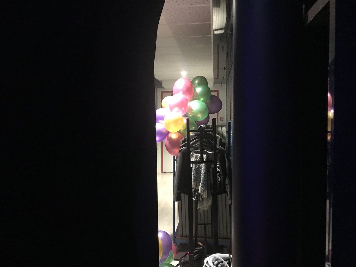 stefmilosevic's tweet photo. Au #Carnabal de #Montgeron une enfant handicapée a souhaité détacher un ballon et on lui a refusé.
Une adjointe au Maire s’est empressée de cacher les ballons pour que personne ne réitère ce type de comportement... https://t.co/PasxWwQ8NF