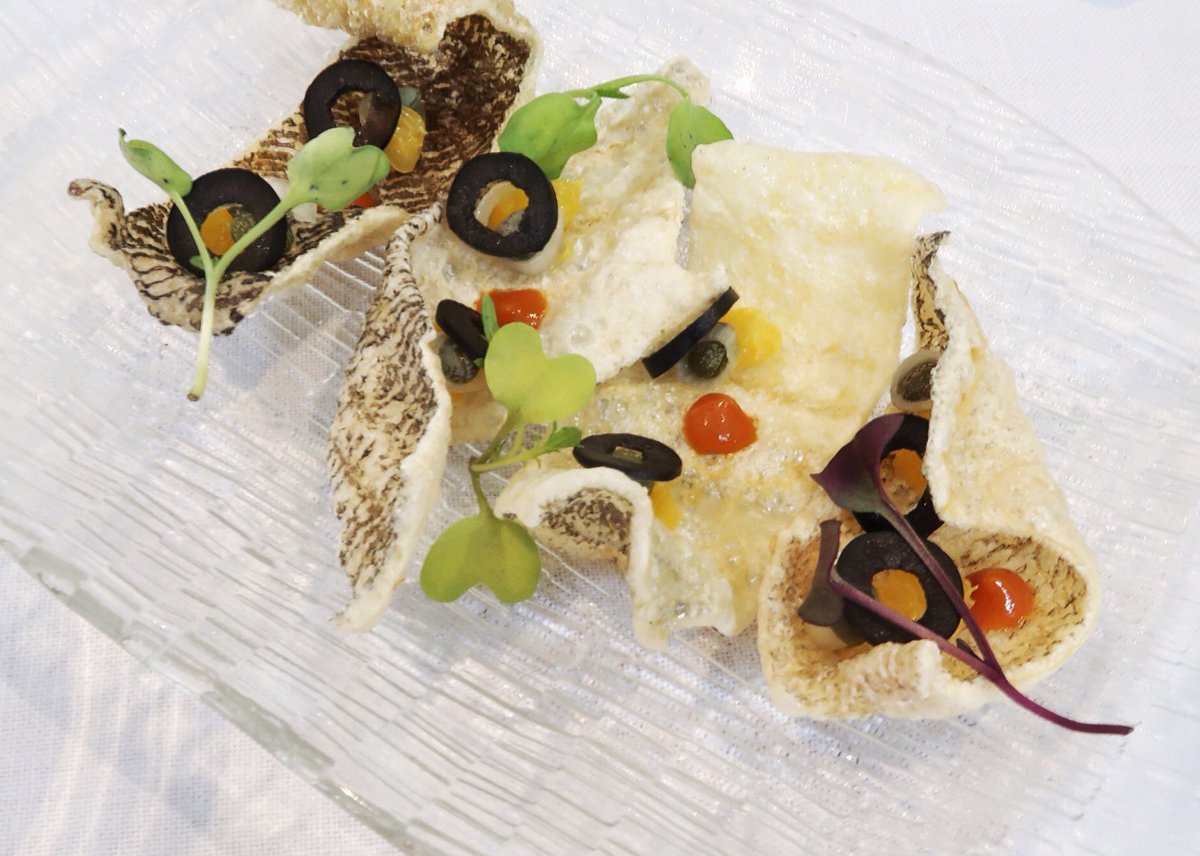 Corteza de #bacalao con naranja y cebolleta <a href="/GastroUbeda/">Gastro Renacimiento</a> <a href="/Alicun_rest/">Alicún Restaurante</a> <a href="/Pedhervas/">Pedro Hervás</a> <a href="/PalaciodeUbeda/">Hotel Palacio de Úbeda 5GL</a>