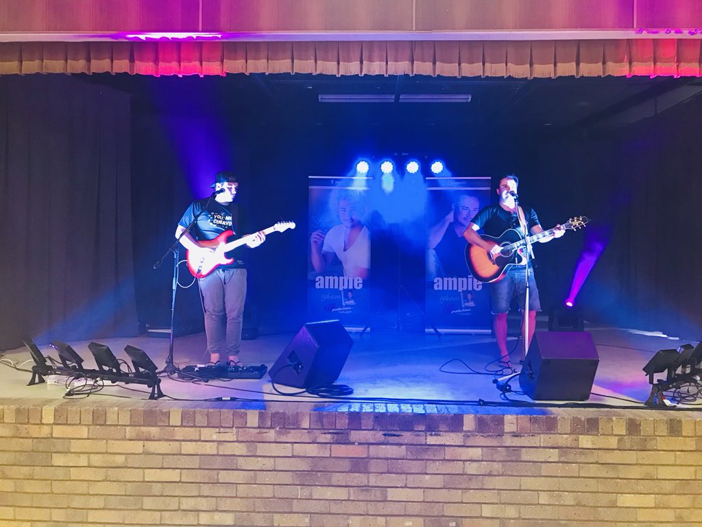 Ampie007's tweet photo. Viljoenskroon gaan loop vanaand..!!!! @OvervaalStereo ππ»π€#setupdone #soundcheckdone https://t.co/i5Tsn3UwDm