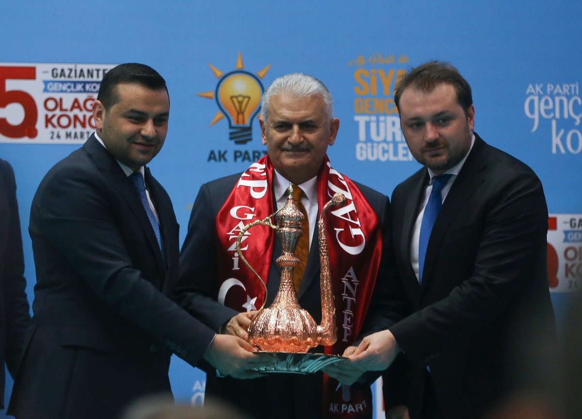 abdulhamitgul's tweet photo. Gençlik Kolları 5. Olağan Kongresi'nde tekrar İl Gençlik Kolları Başkanlığı'na seçilen Abdullah Korkmaz'a ve yönetimine başarılar diliyorum. Gaziantep'e, ülkemize ve milletimize hayırlı olsun. https://t.co/RObQvSTTug