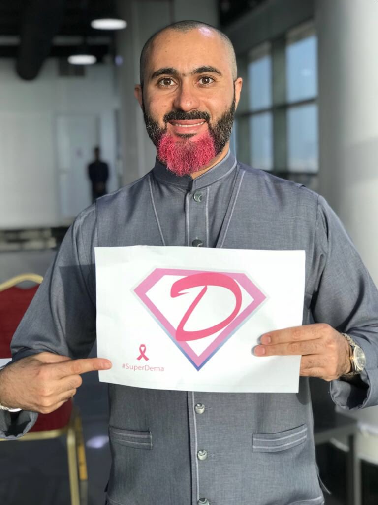 ghamdith's tweet photo. الأخ العزيز سامر إبراهيم كردي أُصيبت زوَّجته الكريمة بمرض السرطان للمرة الثانية ،تعاطفاً ودعماً لها قام اليوم بحملة جميلة حلق رأسه صفراً  وتوشح بالوردي هو ونخبة من قيادات الاعمال الشباب وعلى رأسهم إياد مشاط♥️وحلمي نتو♥️ نسأل الله العظيم ان يشفيها ويشفي كل مبتلى  #SuperDema https://t.co/wlK9jF9fNY