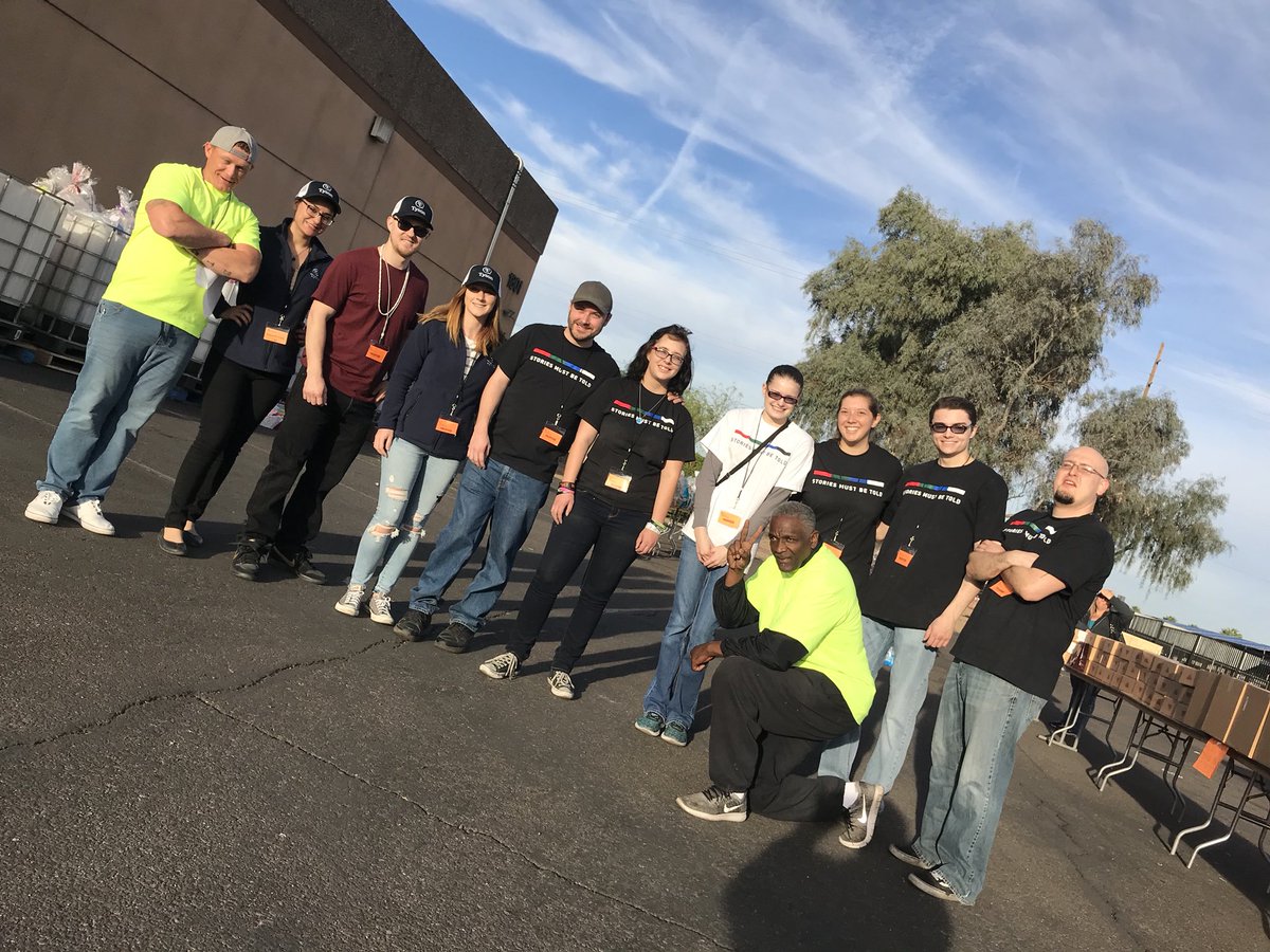 HuntingtonU_AZ's tweet photo. The #HUCrew spread some love today, volunteering at @phxmission so proud of these awesome students for spending their Saturday giving back. https://t.co/6TXpqCobLw