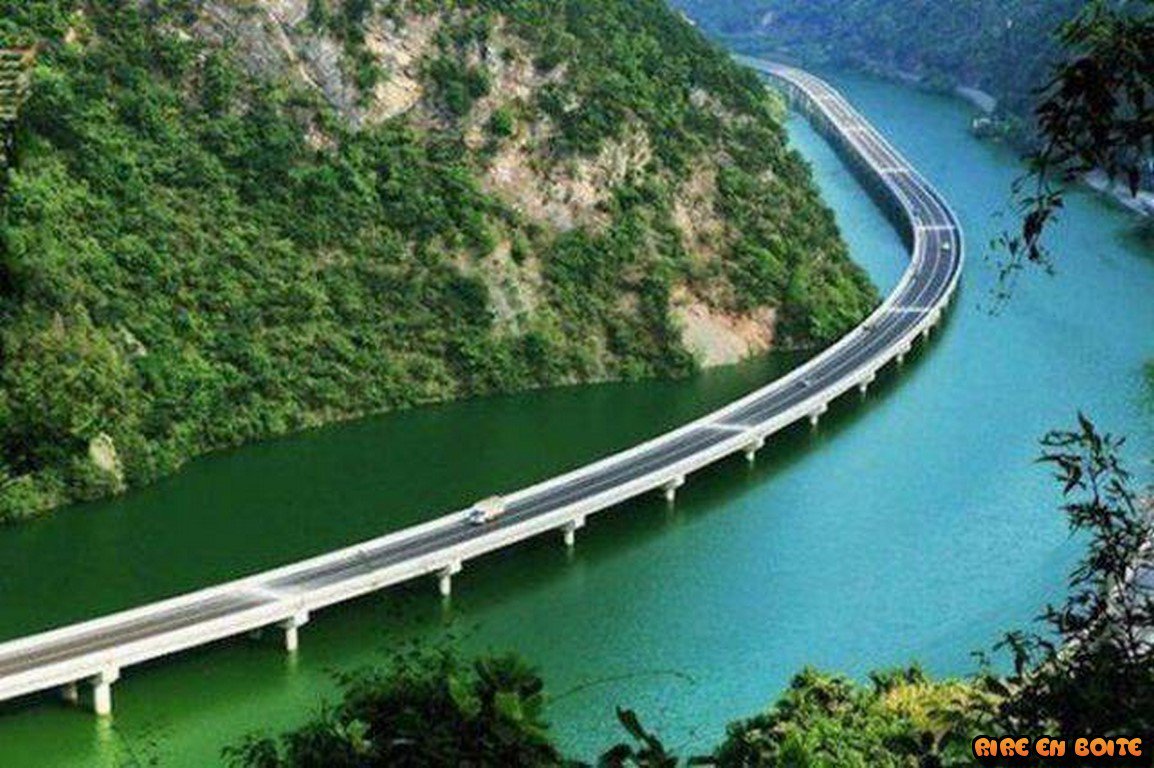 Хятадын Хубэй мужид ой моддыг огтлохгүйн тулд гол дундуур 4 км гүүр барьж гэнээ.