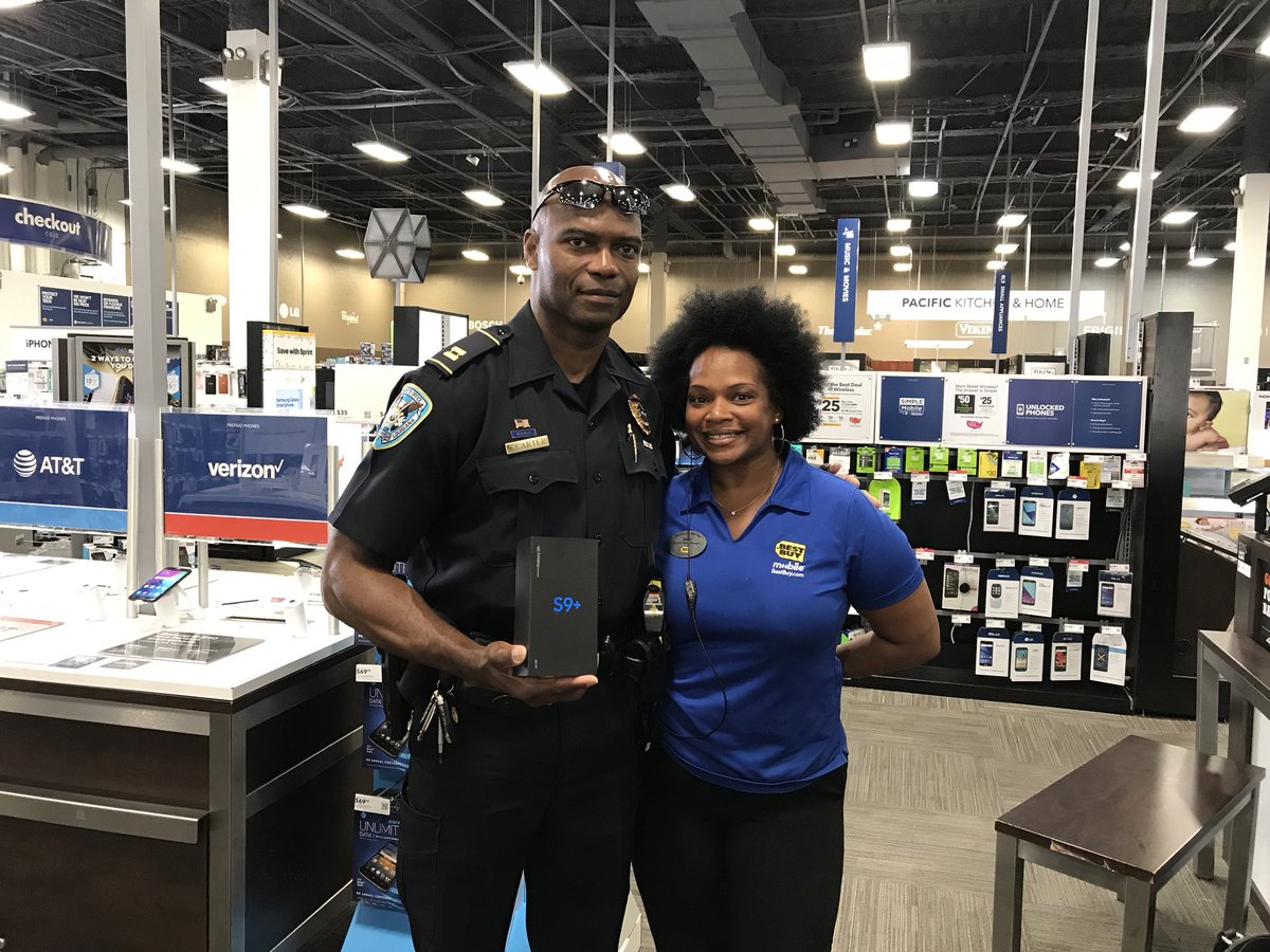 Galaxy 9 just sold at Best Buy 572. #sprintsaturday, #RockYourRefund  @SprintSouth <a href="/todd_margavio/">todd margavio</a>
