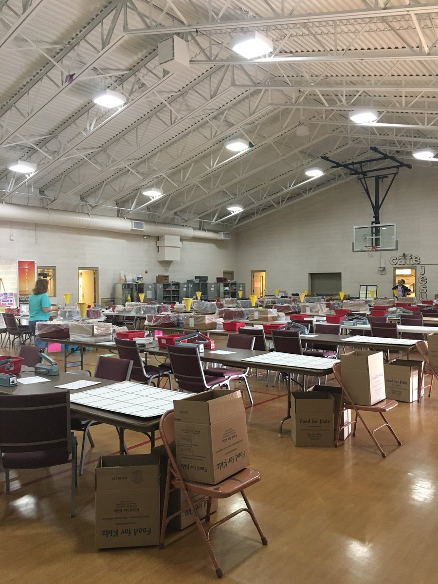 KeyClubArcadia's tweet photo. Arcadia Cares Pack-A-Thon! https://t.co/HHI4JixTkN