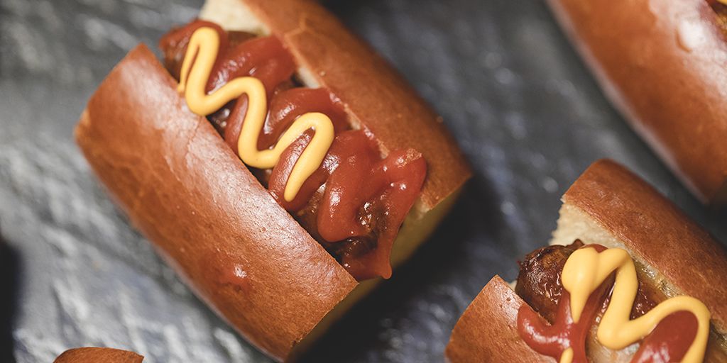 bgetto's tweet photo. There's a good chance that a hot dog will end up on your carpet during the party. It's ok though! Here are some tips for cleaning ketchup and other common party spills: #STAINMASTER https://t.co/tlnbVbF9V5 https://t.co/xor5VC7ul7