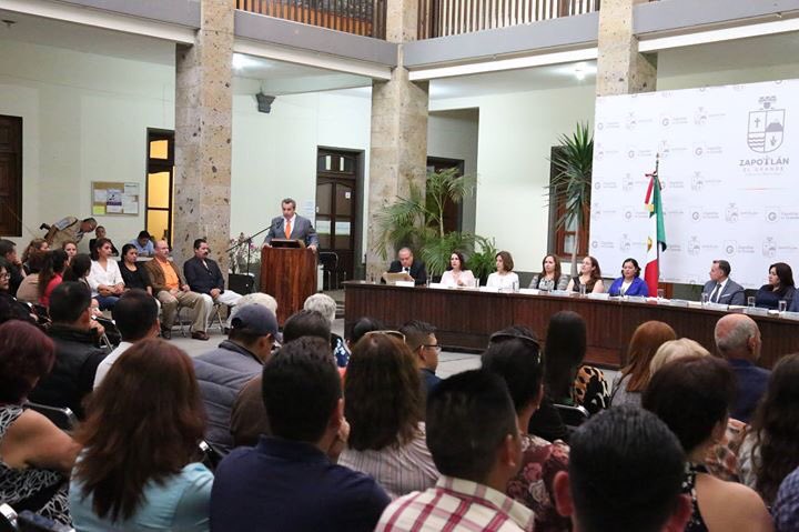 PepeGuerreroZu's tweet photo. Felicito a Juan Figueroa por ser quien quede como presidente interino, confiando que realizará un gran trabajo para seguir mejorando la calidad de vida de nuestro hermoso #Zapotlán. https://t.co/N5hE3mpsvN