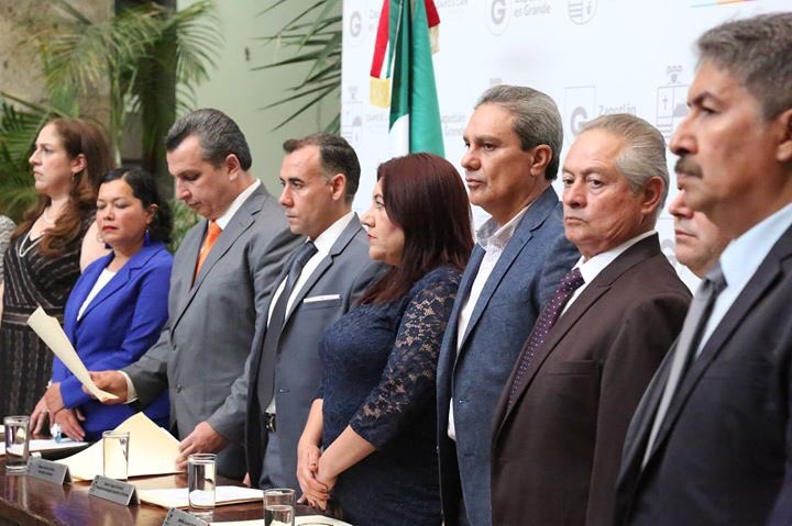 PepeGuerreroZu's tweet photo. Felicito a Juan Figueroa por ser quien quede como presidente interino, confiando que realizará un gran trabajo para seguir mejorando la calidad de vida de nuestro hermoso #Zapotlán. https://t.co/N5hE3mpsvN