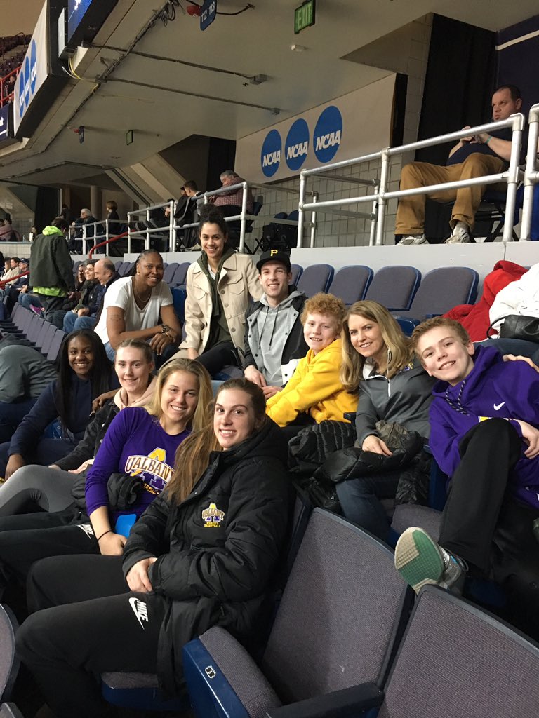 Great atmosphere at the Albany Regional! <a href="/UAlbanyWBB/">UAlbany WBB</a> enjoying the #NCAAWBB sweet 16! Inspired by <a href="/UBwomenshoops/">Buffalo Women's Basketball</a>